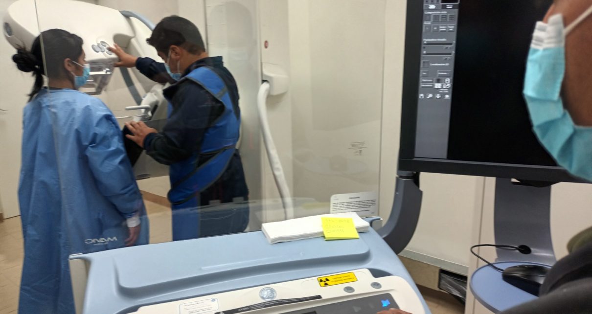 Mamógrafo moderno en Hospital César Vallejo Mendoza