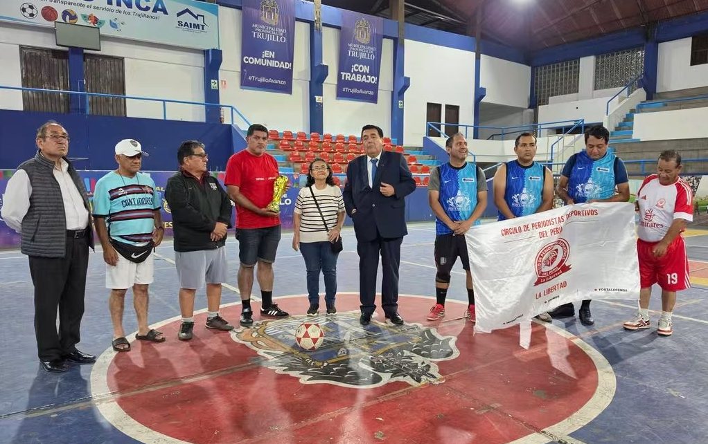 Rinden homenaje póstumo a maestro del periodismo deportivo Elder Lázaro